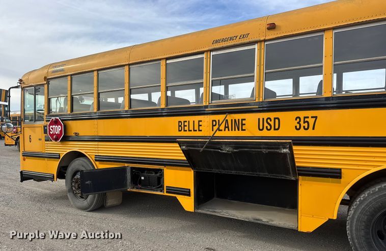 image for item ET4146 2003 Thomas Built Saf-T-Liner school bus