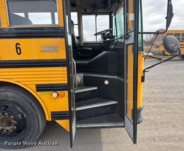 image for item ET4146 2003 Thomas Built Saf-T-Liner school bus