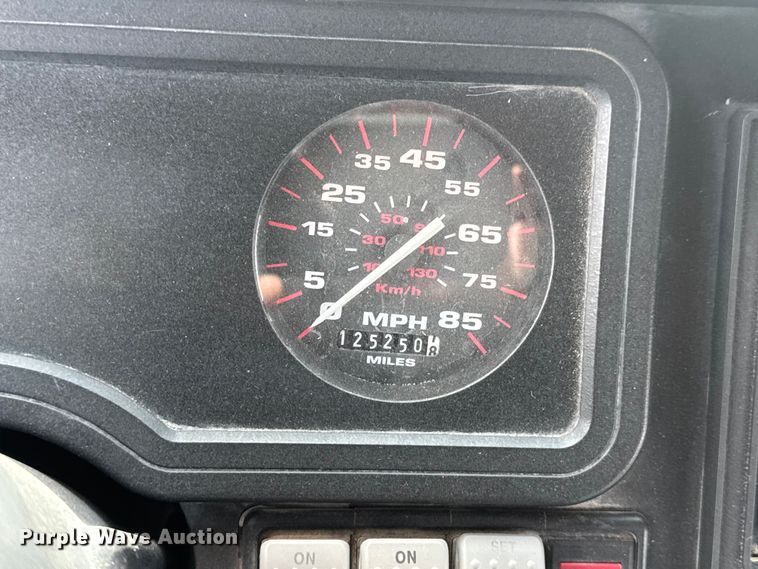 image for item ET4146 2003 Thomas Built Saf-T-Liner school bus