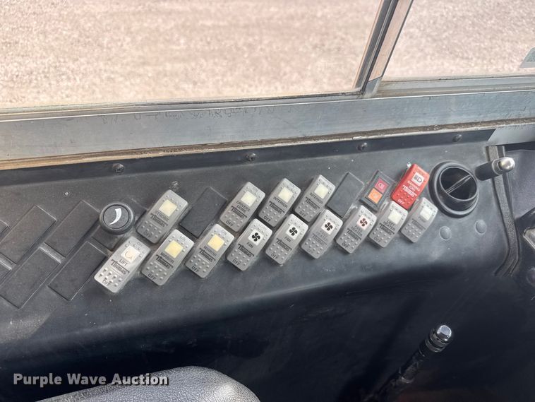 image for item ET4146 2003 Thomas Built Saf-T-Liner school bus