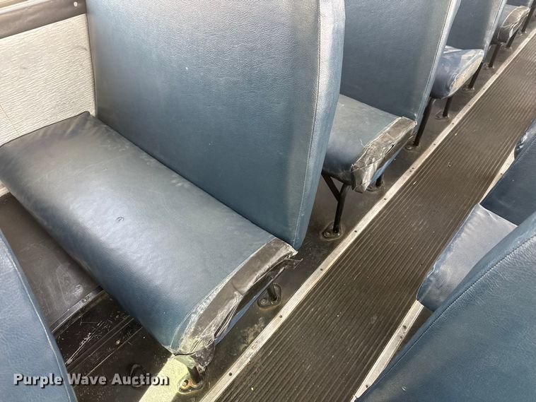 image for item ET4146 2003 Thomas Built Saf-T-Liner school bus