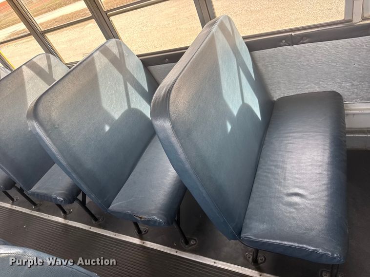 image for item ET4146 2003 Thomas Built Saf-T-Liner school bus