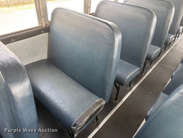 image for item ET4146 2003 Thomas Built Saf-T-Liner school bus