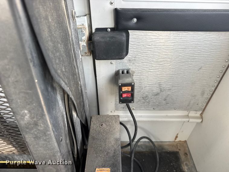 image for item ET4146 2003 Thomas Built Saf-T-Liner school bus