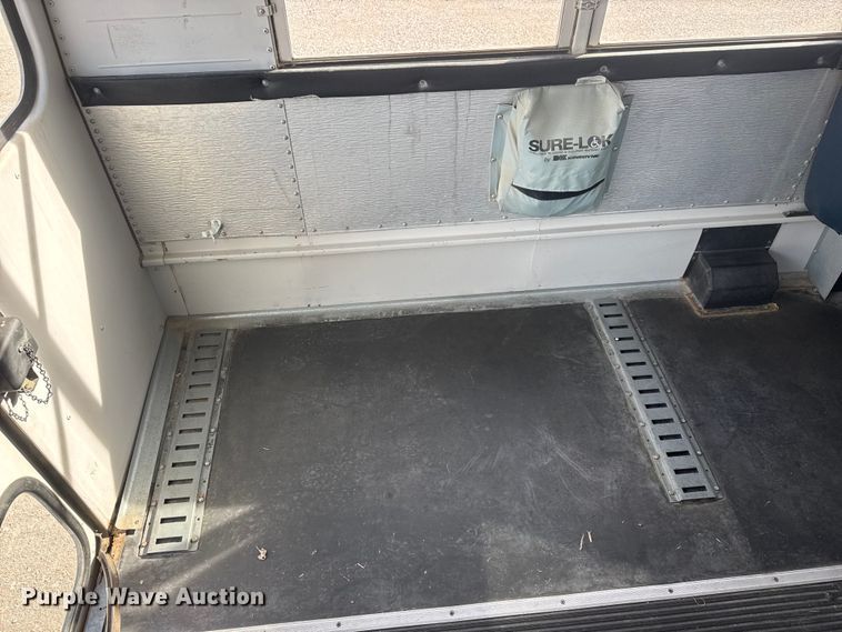 image for item ET4146 2003 Thomas Built Saf-T-Liner school bus