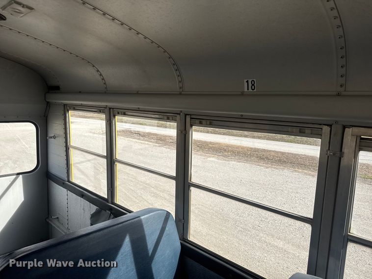 image for item ET4146 2003 Thomas Built Saf-T-Liner school bus