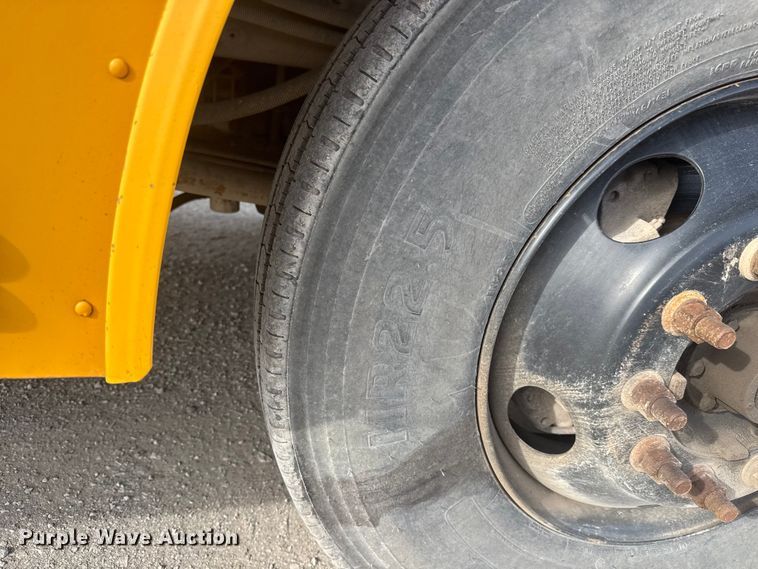 image for item ET4146 2003 Thomas Built Saf-T-Liner school bus