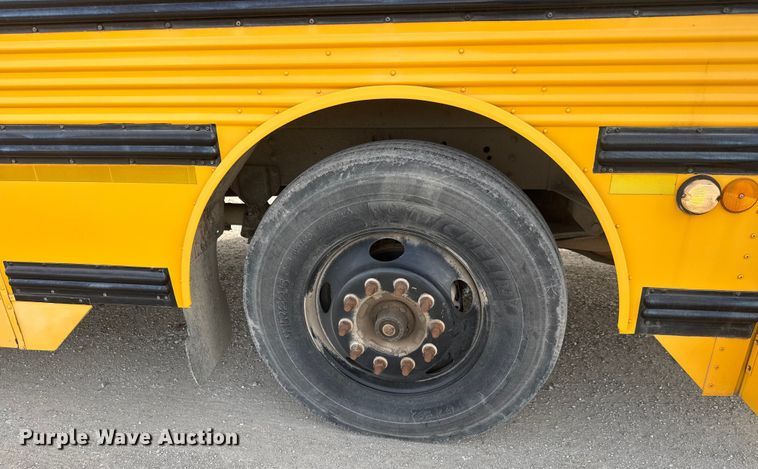 image for item ET4146 2003 Thomas Built Saf-T-Liner school bus