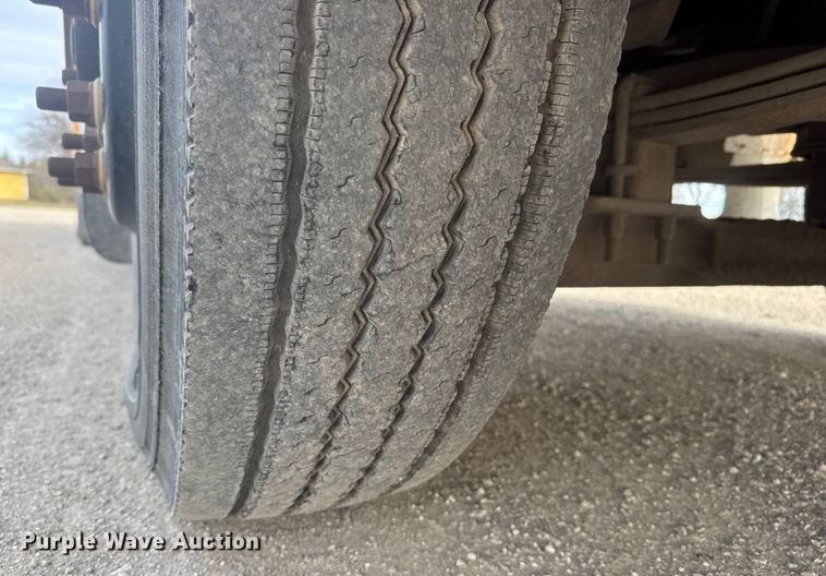 image for item ET4146 2003 Thomas Built Saf-T-Liner school bus