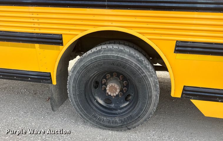 image for item ET4146 2003 Thomas Built Saf-T-Liner school bus