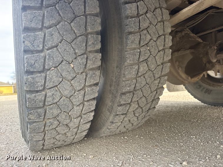 image for item ET4146 2003 Thomas Built Saf-T-Liner school bus