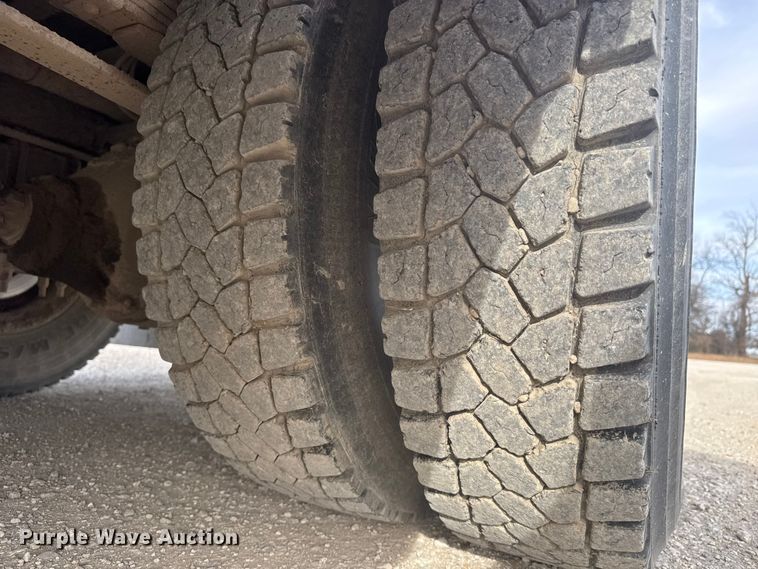 image for item ET4146 2003 Thomas Built Saf-T-Liner school bus