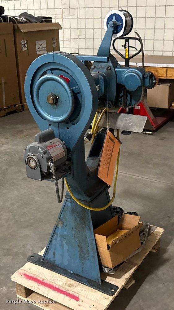 image for item ET4331 1985 Interlake S3A 3/4 wire stitcher