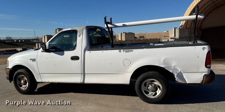 image for item ET4338 1998 Ford F150 pickup truck