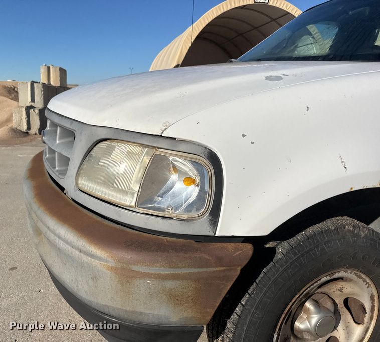 image for item ET4338 1998 Ford F150 pickup truck