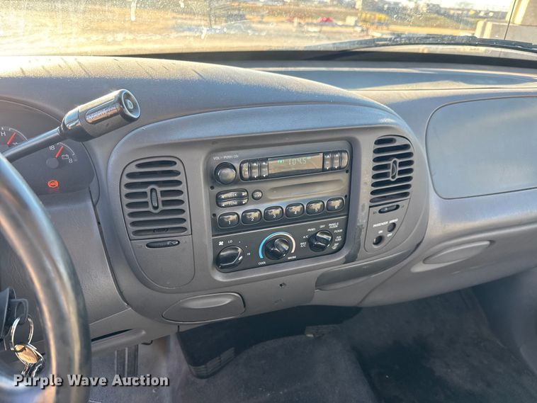 image for item ET4338 1998 Ford F150 pickup truck