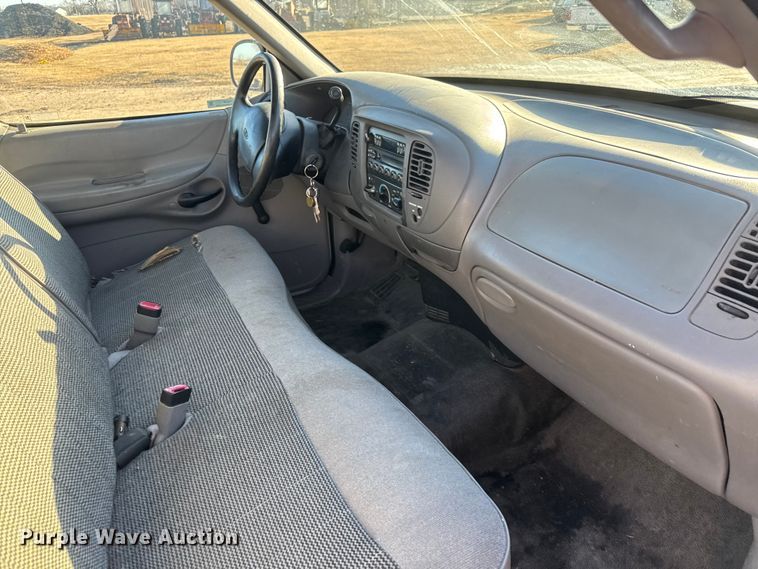 image for item ET4338 1998 Ford F150 pickup truck