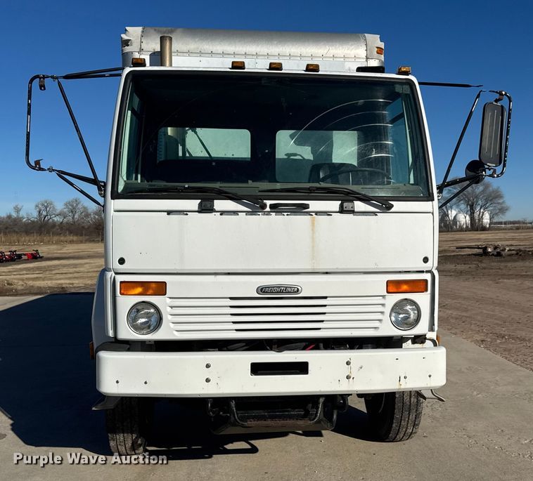 image for item ET4339 2003 Freightliner FC70 box truck