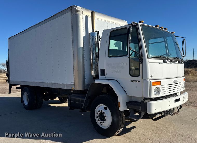 image for item ET4339 2003 Freightliner FC70 box truck