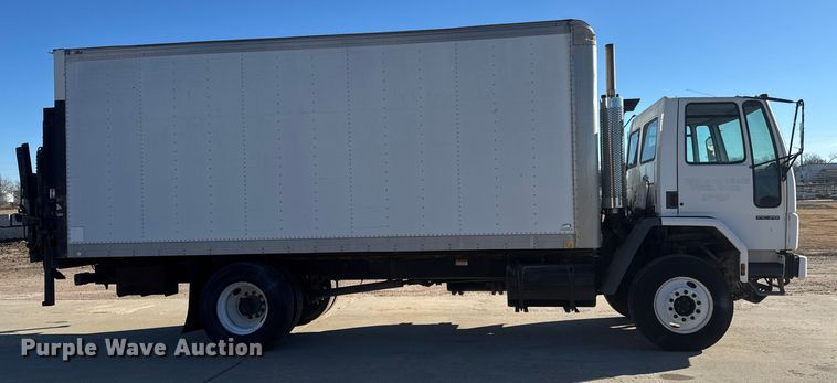 image for item ET4339 2003 Freightliner FC70 box truck