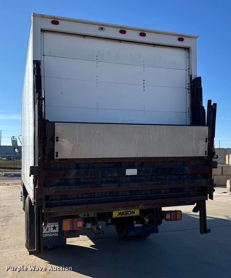 image for item ET4339 2003 Freightliner FC70 box truck