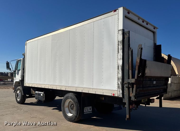 image for item ET4339 2003 Freightliner FC70 box truck