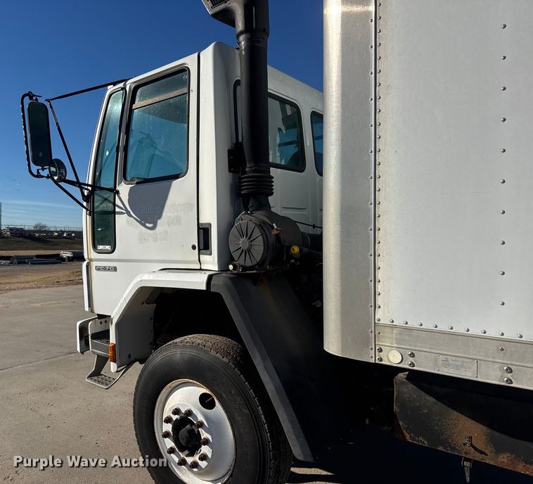 image for item ET4339 2003 Freightliner FC70 box truck