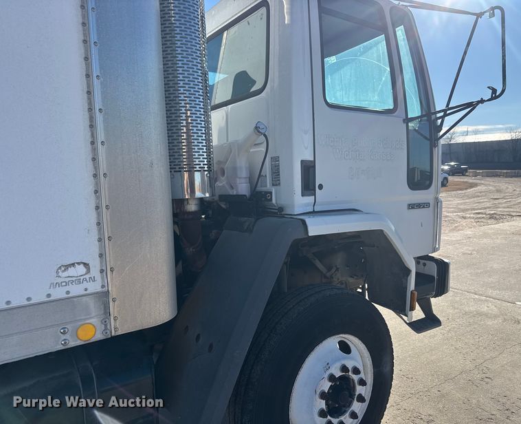 image for item ET4339 2003 Freightliner FC70 box truck