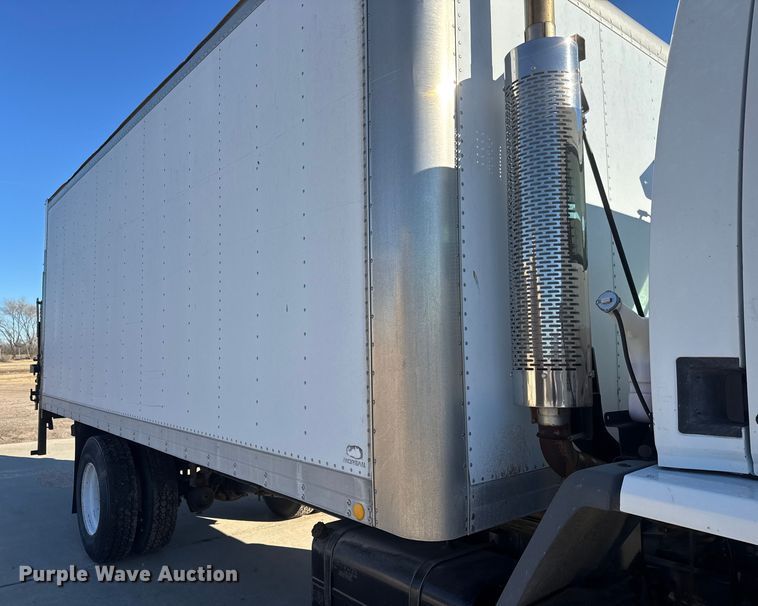 image for item ET4339 2003 Freightliner FC70 box truck