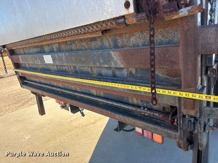 image for item ET4339 2003 Freightliner FC70 box truck