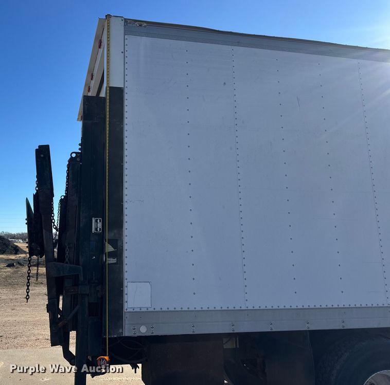 image for item ET4339 2003 Freightliner FC70 box truck