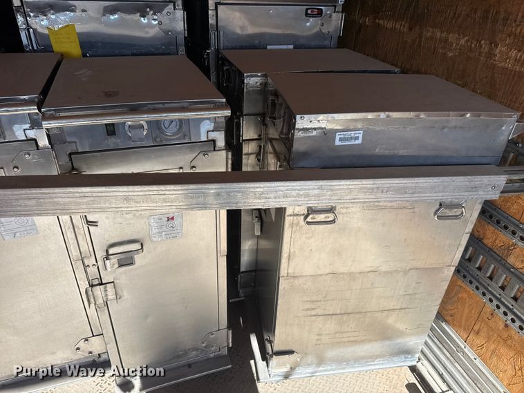 image for item ET4339 2003 Freightliner FC70 box truck