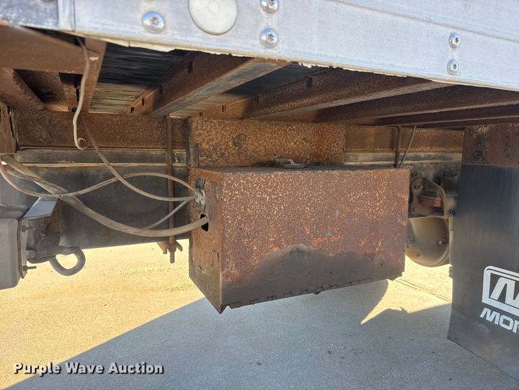 image for item ET4339 2003 Freightliner FC70 box truck