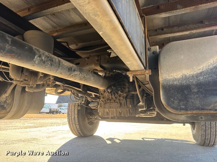 image for item ET4339 2003 Freightliner FC70 box truck