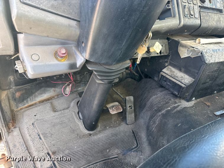 image for item ET4339 2003 Freightliner FC70 box truck