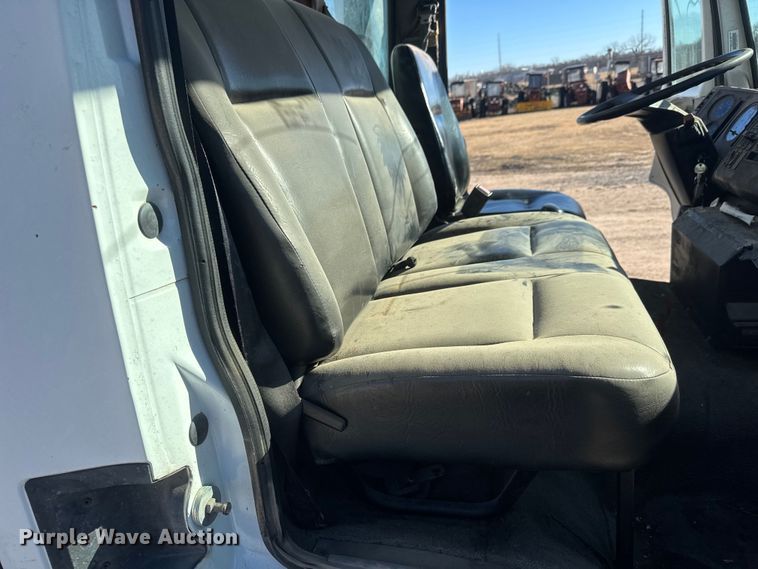 image for item ET4339 2003 Freightliner FC70 box truck