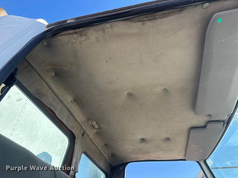 image for item ET4339 2003 Freightliner FC70 box truck