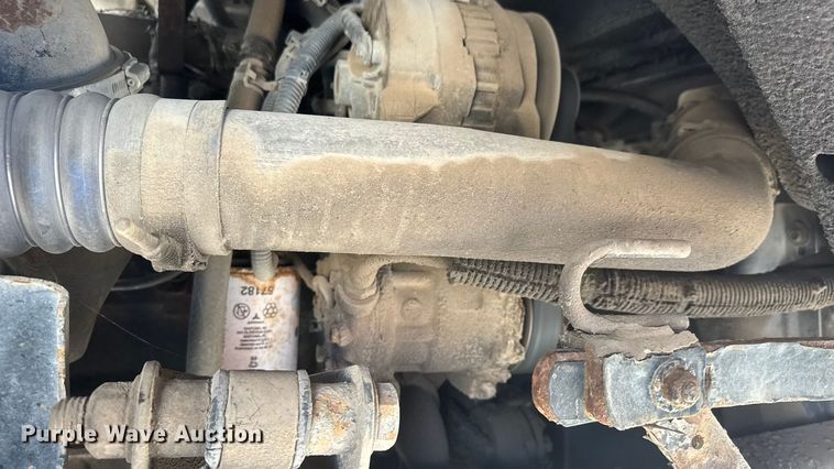 image for item ET4339 2003 Freightliner FC70 box truck