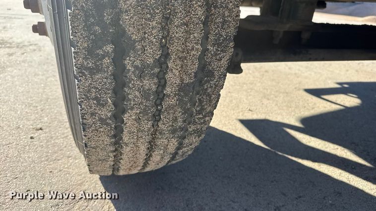 image for item ET4339 2003 Freightliner FC70 box truck