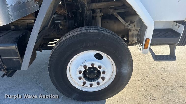 image for item ET4339 2003 Freightliner FC70 box truck