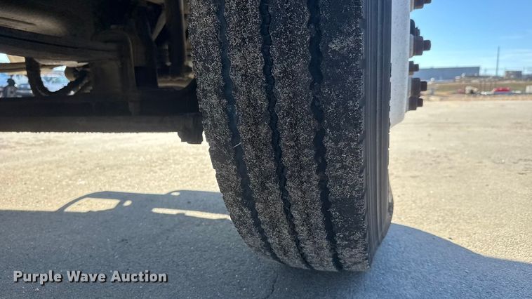 image for item ET4339 2003 Freightliner FC70 box truck