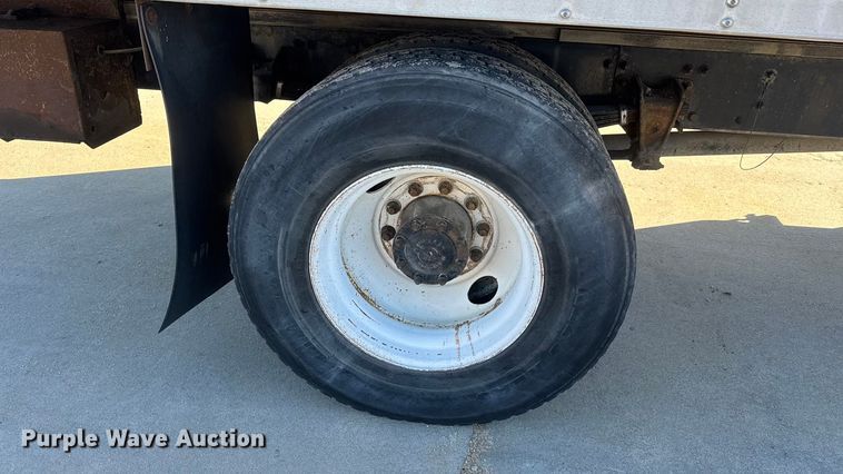 image for item ET4339 2003 Freightliner FC70 box truck