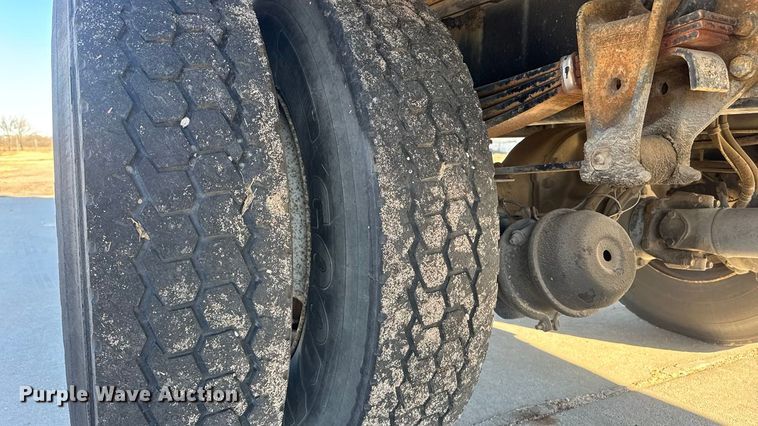 image for item ET4339 2003 Freightliner FC70 box truck