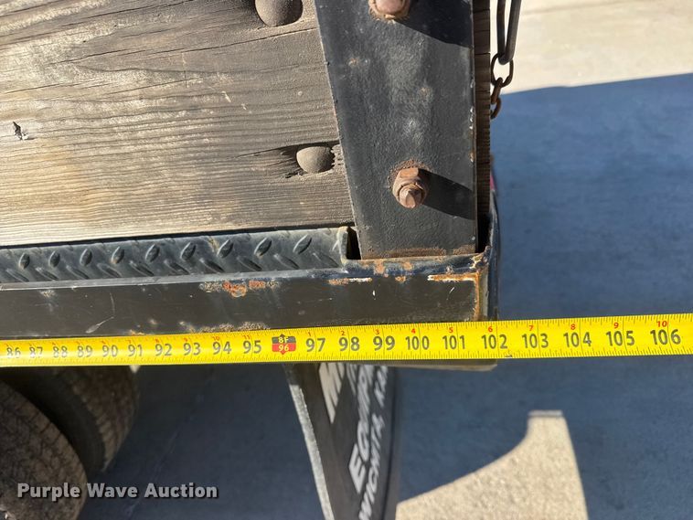 image for item ET4340 2005 Chevrolet Silverado 3500 Crew Cab flatbed pickup truck