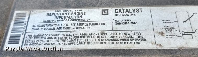 image for item ET4340 2005 Chevrolet Silverado 3500 Crew Cab flatbed pickup truck