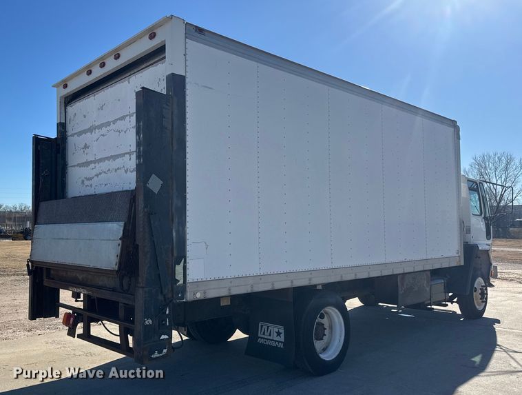 image for item ET4341 2004 Freightliner FC80 box truck