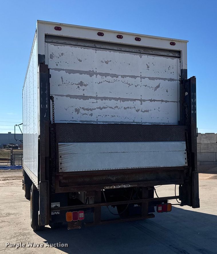 image for item ET4341 2004 Freightliner FC80 box truck