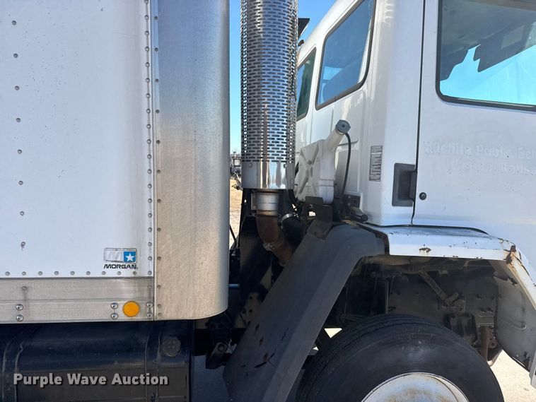 image for item ET4341 2004 Freightliner FC80 box truck