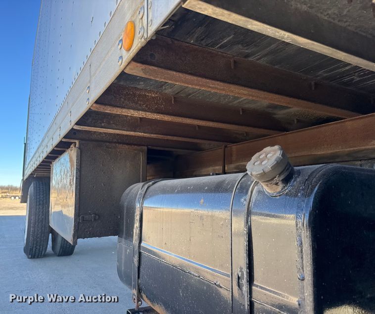 image for item ET4341 2004 Freightliner FC80 box truck