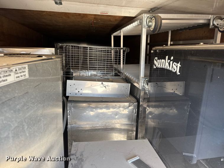 image for item ET4341 2004 Freightliner FC80 box truck